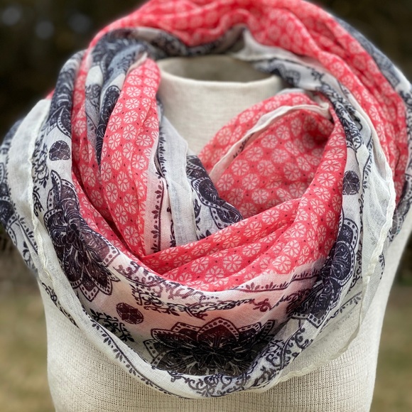 Scarf - Picture 2 of 4